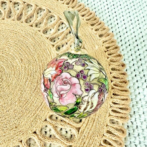 Vintage Cloisonne Hand Painted Silver Metal Pewter Floral Enamel Round Ornament - Picture 2 of 7